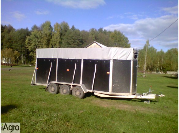 Przyczepa do transportu koni 