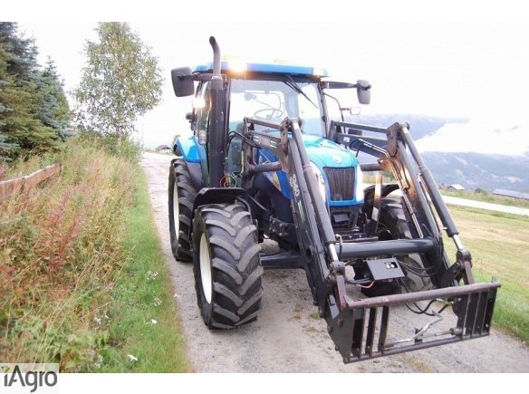 New Holland-110-TS 1999 z ładowaczem