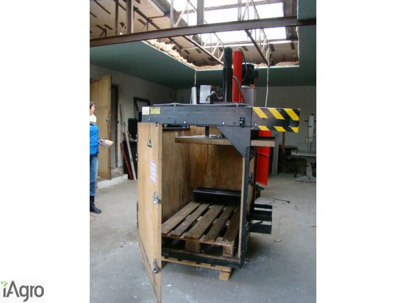 Belownica pionowa P-200  używana