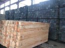  Ukraina.Produkcja tartaczna.Podklady kolejowe 190 zl/m3,nasycone 220 zl/m3.Ekologiczne z drewna iglastego i lisciastego.Impregnowane olejem kreozotowym ze smoly weglowej,asortyment obejmuje duzy wybor rozmiarow.Drewniana nawierzchnia produkowana zgodnie 