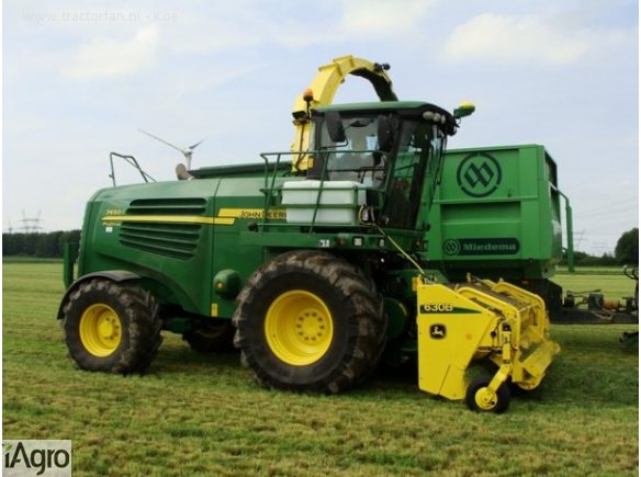 John Deere X740