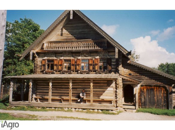  Ukraina.Sprzedam PGR 1000ha w jednym areale,dzialki rolno-lesne,atrakcyjne siedliska z tradycyjna wiejska zabudowa.Obiekty rolnicze na dawnych polskich ziemiach,byla ferma krow,trzody chlewnej.Na sprzedaz,wynajem gospodarstwo rolne bylego kolchozu w okol