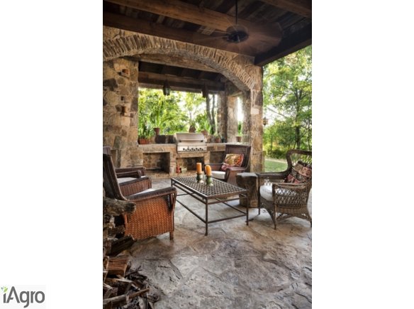  Ukraina.Wegiel,90 zl/tona + brykiety,240 zl/tona.Wegiel drzewny,kamienny,brunatny.Oferujemy stala sprzedaz wegla brunatnego z kopalen EIC (60 tys.ton/mies.) frakcje do 300mm na warunkach FCA 90 zl/tona.Oraz brykiety weglowe pakowane siatka 30kg,nadajacy 