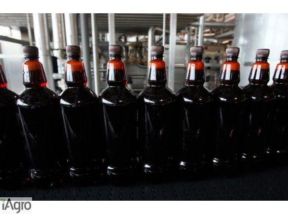  Ukraina.Produkujemy naturalny,zageszczony sok.Skupujemy jablka,jagody,owoce lesne z przeznaczeniem na soki. Prowadzimy staly skup jablek do produkcji sokow,koncentratow owocowych.Orientacyjna cena skupu jablek przemyslowych ~0,3 zl/kg,za czarna porzeczke