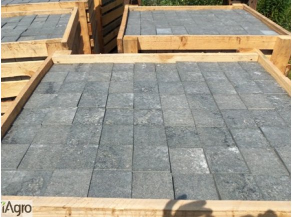  Ukraina. Bloki kamienne, kostka czarna, czerwona 180 zl/tona. Granity gabro, lezniki, labradoryt. Material drogowy i budowlany. Wydobywanie, sprzedaz blokow, bryl granitowych. Kamien murowany, kilkadziesiat wzorow kolorow. Specjalizujemy sie w wydobycie,